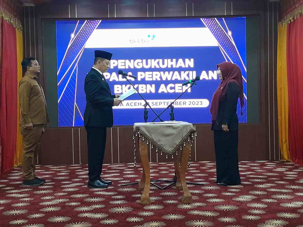 Pj. Gubernur Aceh Kukuhkan Kepala Perwakilan BKKBN Aceh yang Baru